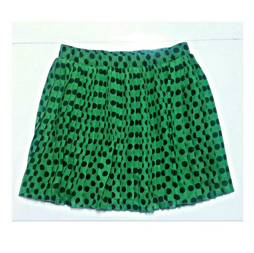Sans Souci Pleated Green Black Dot Mini-Skirt - Picture 2 of 3